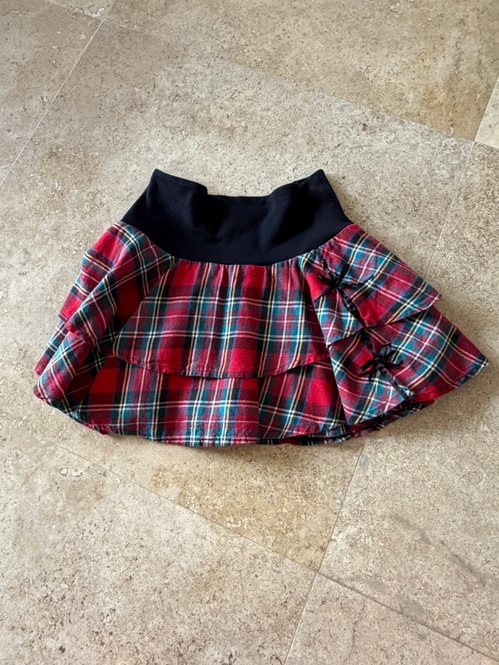 Source Unknown Black Waist Red Plaid Ruffle Skirt